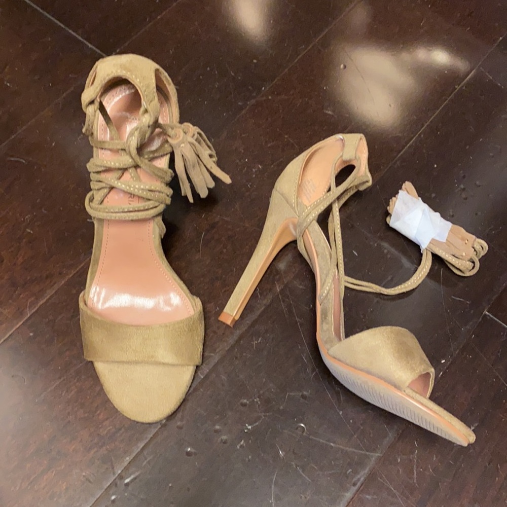 Bcbgmaxazria heels - Picture 2 of 4